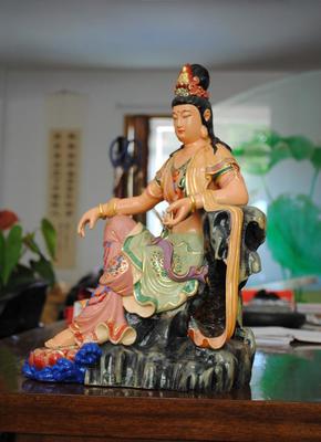 匠心獨運 40公分自在觀音菩薩木雕，傳承千年的工藝珍品