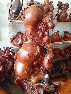 2018浦寨邊貿市場繁榮，紅木家具工藝品熱銷成亮點